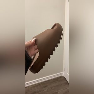 Yezzy slides (flax) brand new